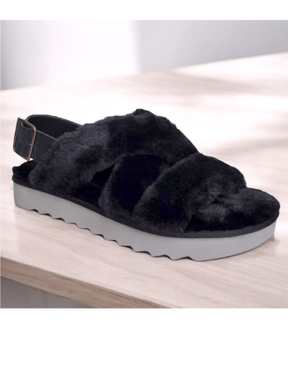 Kookaburra Fuzz ee Criss Cross Sandals
